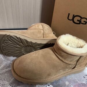 UGG Classic Tan Sheepskin Boots🥰🥰